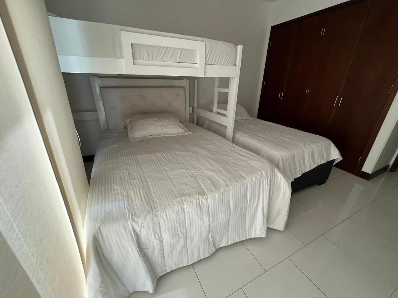 Vista Directa Al Mar Amplio Con Terraza Privada Apartamento